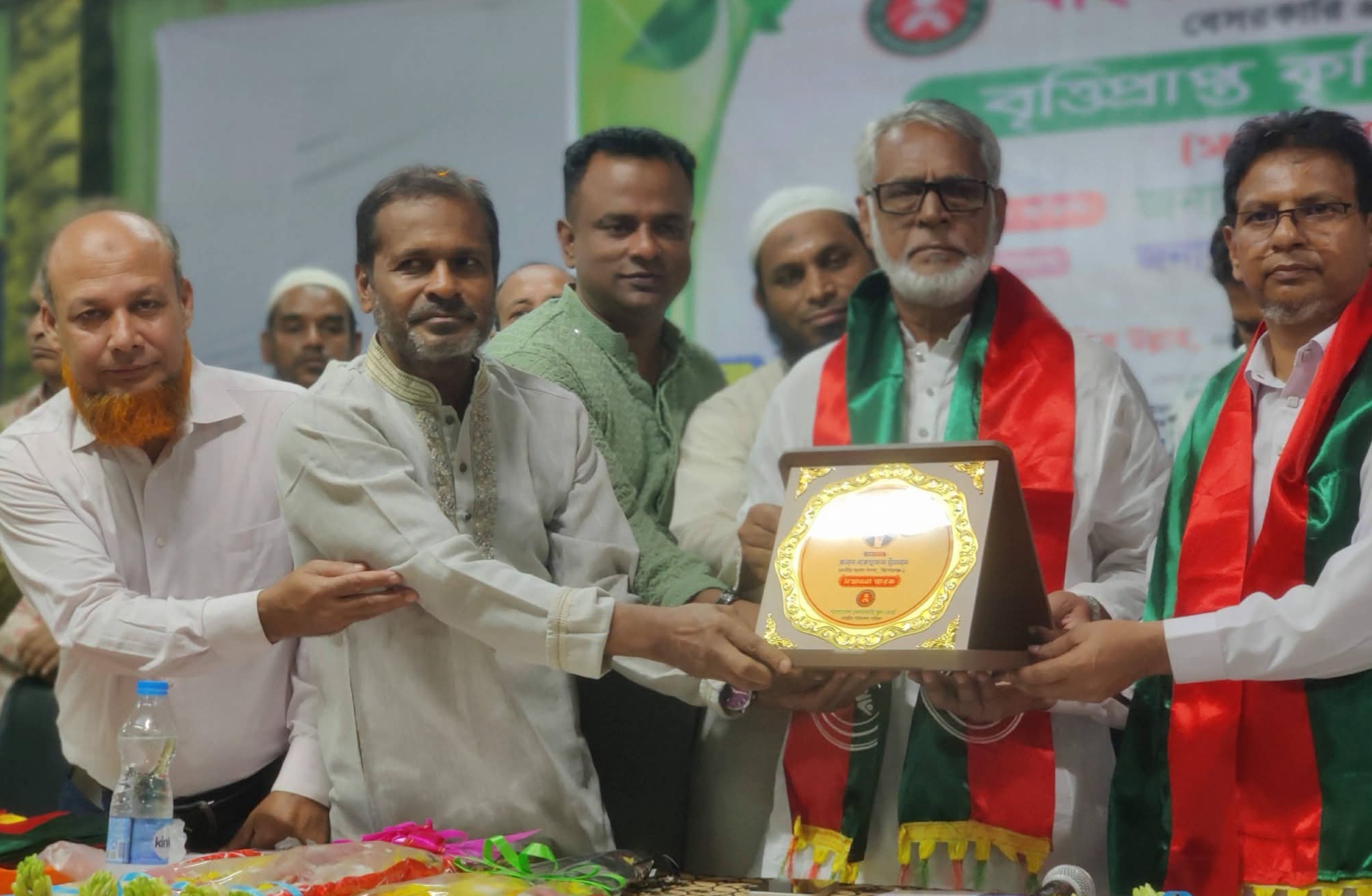 কিশোরগঞ্জে বৃত্তিপ্রাপ্ত কৃতি শিক্ষার্থীদের সংবর্ধনা সার্টিফিকেট ও ক্রেস্ট বিতরণ 