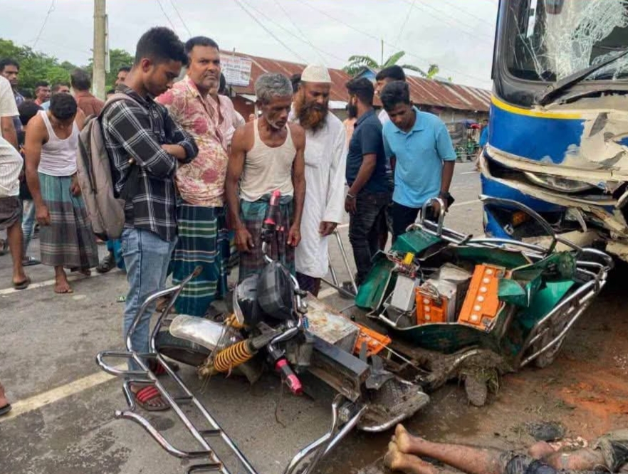 কিশোরগঞ্জে যাত্রীবাহী বাস নিয়ন্ত্রণ হারিয়ে দুর্ঘটনা, নিহত ২